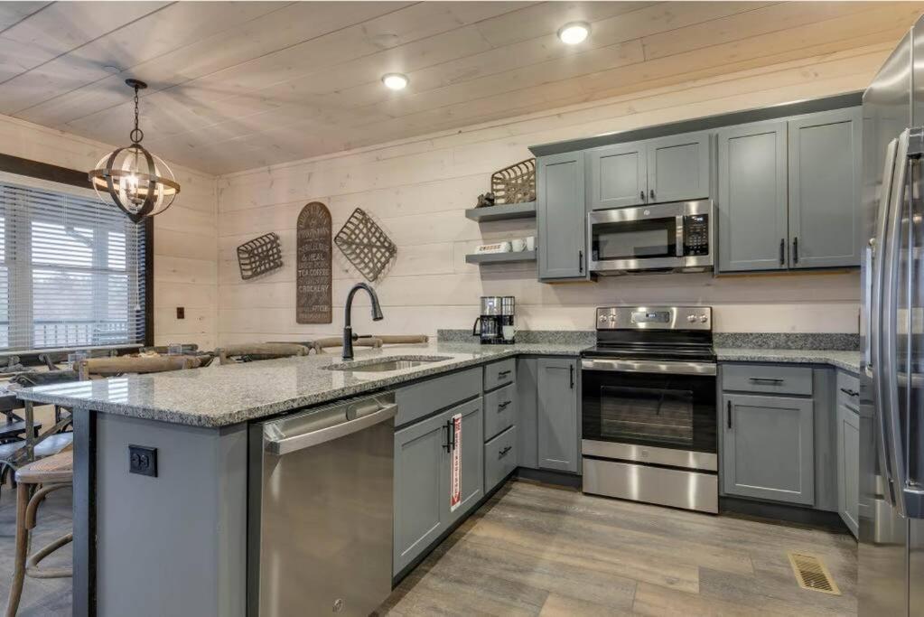 Blue Moon Ridge: Brand New Cabin! 5 Bedrooms, Pool/Hot Tub, Theatre Pigeon Forge Exterior foto