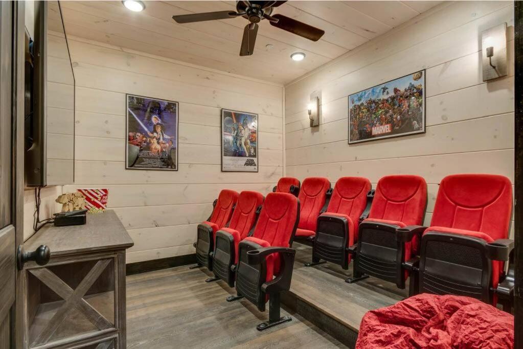 Blue Moon Ridge: Brand New Cabin! 5 Bedrooms, Pool/Hot Tub, Theatre Pigeon Forge Exterior foto