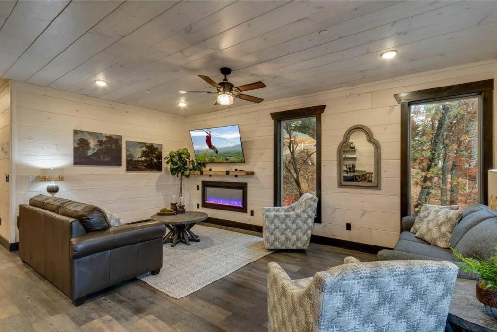 Blue Moon Ridge: Brand New Cabin! 5 Bedrooms, Pool/Hot Tub, Theatre Pigeon Forge Exterior foto
